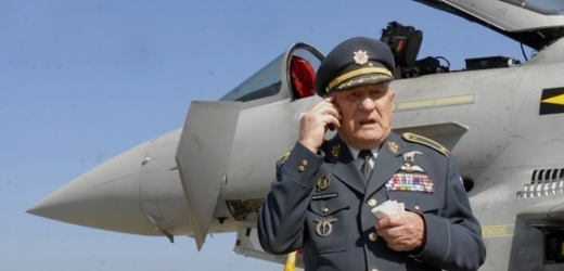Legendární generál a bývalý pilot RAF Zdeněk Škarvada.