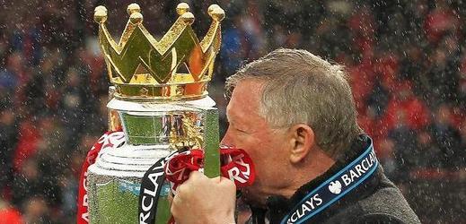 Sir Alex Ferguson se rozloučil ziskem poháru pro šampiona anglické ligy. 