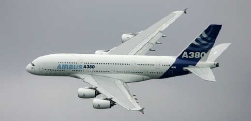 Výrobce letadlové techniky, do které spadají i letadla Airbus (na snímku), zvýšil provozní zisk o 80 procent.