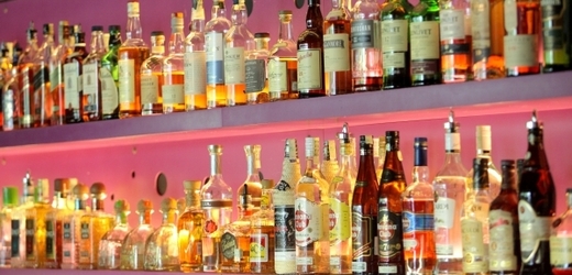 Turecká vláda chce mimo jiné omezit počet míst, kde se alkohol smí prodávat a konzumovat (ilustrační foto).