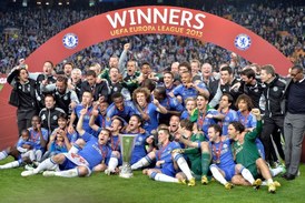 Opět evropští šampioni. Fotbalisté Chelsea loni vyhráli Ligu mistrů, letos slavili úspěch v Evropské lize.