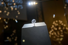 Diamant ve tvaru hrušky stojí přes 542 milionů korun.