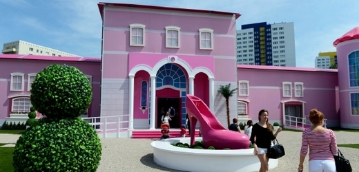Nově otevřený dům Barbie.