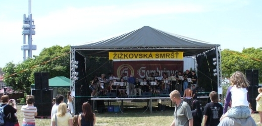 Festival se jmenuje podle orchestru Žižkovská smršť.