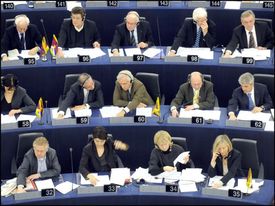 Evropští poslanci mají v podstatě moc vybrat šéfa komise.