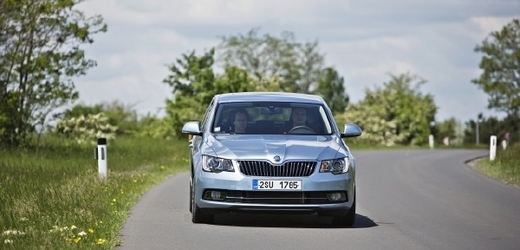 Škoda Superb Combi během prezentace modernizovaného modelu 13. května 2013 v okolí Vídně (ilustrační foto).