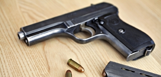 Policista se zabil služební pistolí (ilustrační foto).