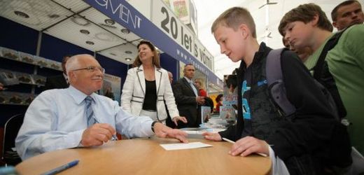 Václav Klaus na festivalu Svět knihy v roce 2011 ještě ve funkci prezidenta.