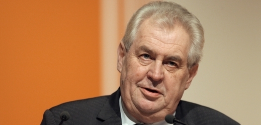 Prezident Miloš Zeman stále odmítá vysvětlit, proč se rozhodl nejmenovat Putnu profesorem.