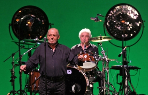 Koncert byl hlavně plejádou hitů z Cockerova repertoáru.