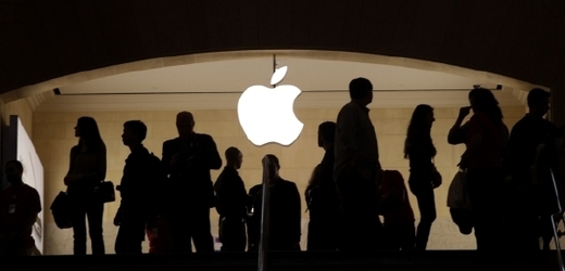 V čele žebříčku nejcennějších značek světa zůstal Apple.