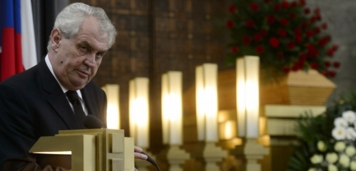 Prezident Miloš Zeman při projevu na smutečním obřadu ve strašnickém krematoriu.