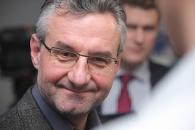 Europoslanec za ODS Jan Zahradil považuje rozhodnutí parlamentu za blamáž.