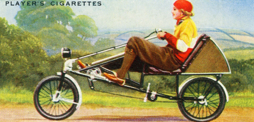 Vleže i za jízdy. Velocar byla značka velomobilů a lehokol vyráběných ve Francii ve třicátých a čtyřicátých letech dvacátého století Charlesem Mochetem. Snímek z roku 1933.