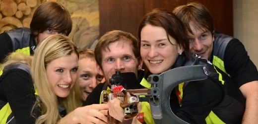 Česká biatlonová elita: zleva Jaroslav Soukup, Gabriela Soukalová, Ondřej Moravec, Michal Šlesingr, Veronika Vítková, Zdeněk Vítek.