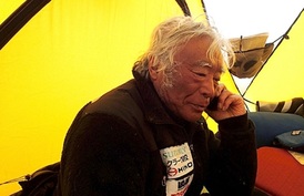 Osmdesátiletý Japonec Joičiró Miura se ve čtvrtek stal nejstarším člověkem, který kdy stanul na Mount Everestu.