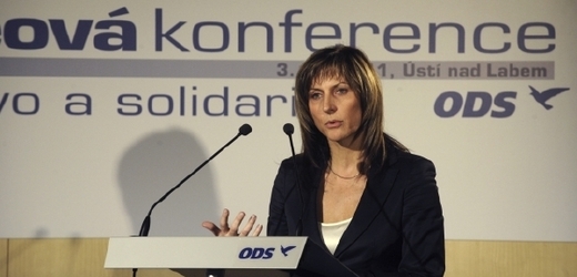 Poslankyně ODS Ivana Řápková dříve působila jako primátorka problematického Chomutova. Také se o ní hovořilo ve spojitosti s pochybným studiem práv v Plzni.