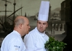 Na snímku jsou šéfkuchaři Roman Paulus (vlevo) a Ondřej Slanina.