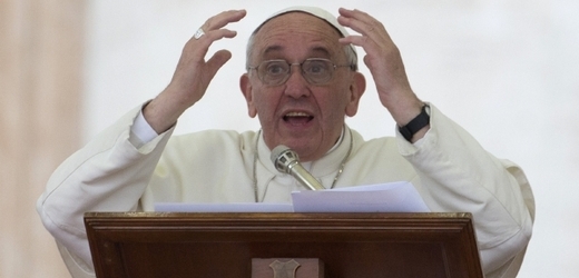 Papež František vydá svou první encykliku, kolují však zkazky o jejím autorství.