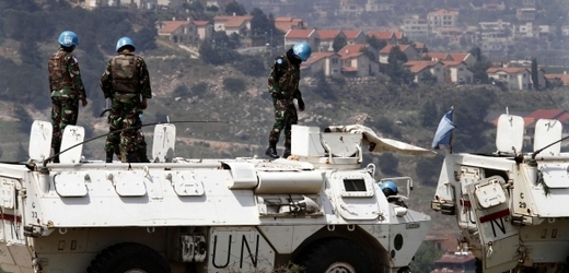 Snímek zachycuje vojáky na izraelsko-libanonské hranici ve vesnici Kfar Kila.