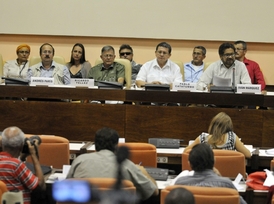Představitelé FARC vystoupili po jednáních s vládou na tiskové konferenci.