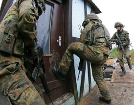 Výcvik vojáků bundeswehru k boji v obcích.