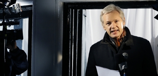 Julian Assange se nyní přebývá v londýnské ambasádě Ekvádoru.