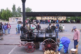 Mimořádná příležitost vidět staré stroje v akci: čáslavský Pradědečkův traktor.