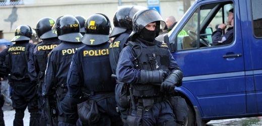 V Duchcově bylo ve čtvrtek nasazeno asi sto policistů.