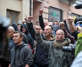 Momentka z demonstrace v Duchcově.