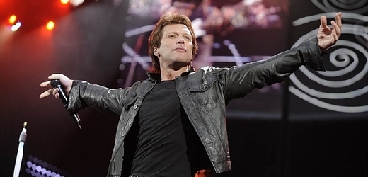 Podle Bon Joviho je to způsob, jak krizí postiženým Španělům říci "díky" za fanouškovskou podporu.