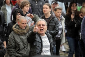 Momentka z demonstrace v Duchcově.