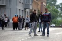 Napětí mezi většinovým obyvatelstvem a romskou menšinou narůstá. Romové se chystají do ulic. 