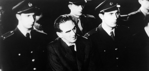 Antonín Prchal osobně zatkl Rudolfa Slánského (na obrázku uprostřed), který  byl popraven v rámci politických procesů 50. let.
