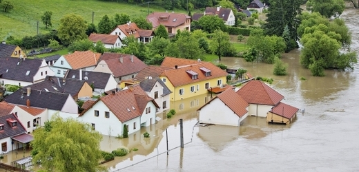 Městská čtvrť Zářečí v Bechyni, kde má dům ministr financí Kalousek, je pod vodou.