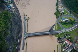Letecký záběr na zatopené Ústí nad Labem.
