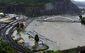 Výška Labe ve městě vlivem povodní rapidně vzrostla. V pozadí most Edvarda Beneše. (Foto: ČTK)