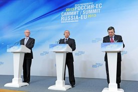 Putin na summitu Rusko-EU varoval před invazí do Sýrie.
