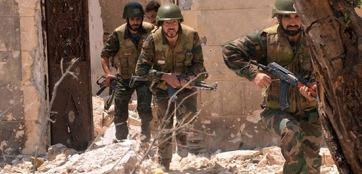 Asadovi vojáci slaví v Kusajru vítězství.