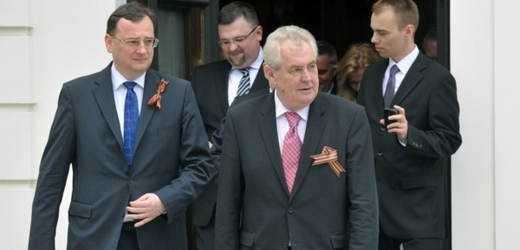 Premiér Petr Nečas a prezident Miloš Zeman.