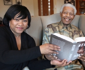 Mandela s dcerou Zinzi a svou knihou Conversations with Myself.