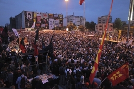 Náměstí Gezi 6. června. Další mohutná demonstrace.