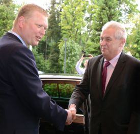 Šéf lidovců Pavel Bělobrádek přivítal na sjezdu KDU-ČSL prezidenta Miloše Zemana.
