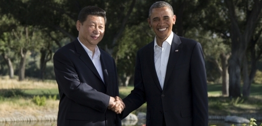 Čínský prezident Si Ťin-pching (vlevo) a americký prezident Barack Obama.