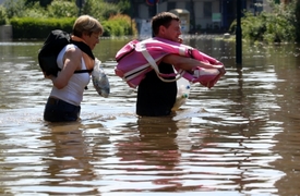Obyvatelé zatopeného Magdeburku.