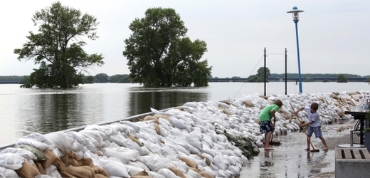 Ve městě Wittenberge řeka v neděli večer dosáhla 785 centimetrů, což je historickým maximem.