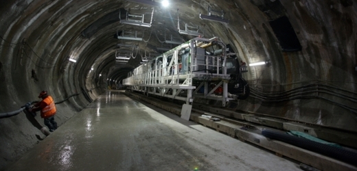Ražba tunelu v úseku Dejvice - Motol.
