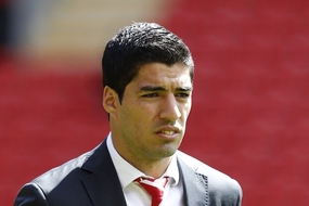 Útočník Liverpoolu Suárez v civilu.