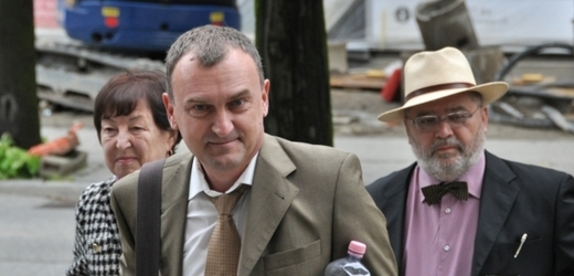 Antonín Koláček (vlevo) a advokát Pavel Kavínek.