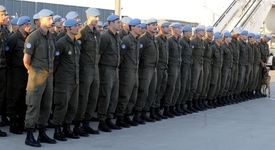 Útěk? Desítky příslušníků UNDOF zpět v rakouské vlasti. 